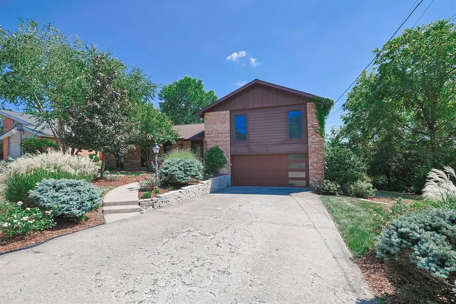 8822 Valley Circle Drive, Florence, KY 41042 - #2