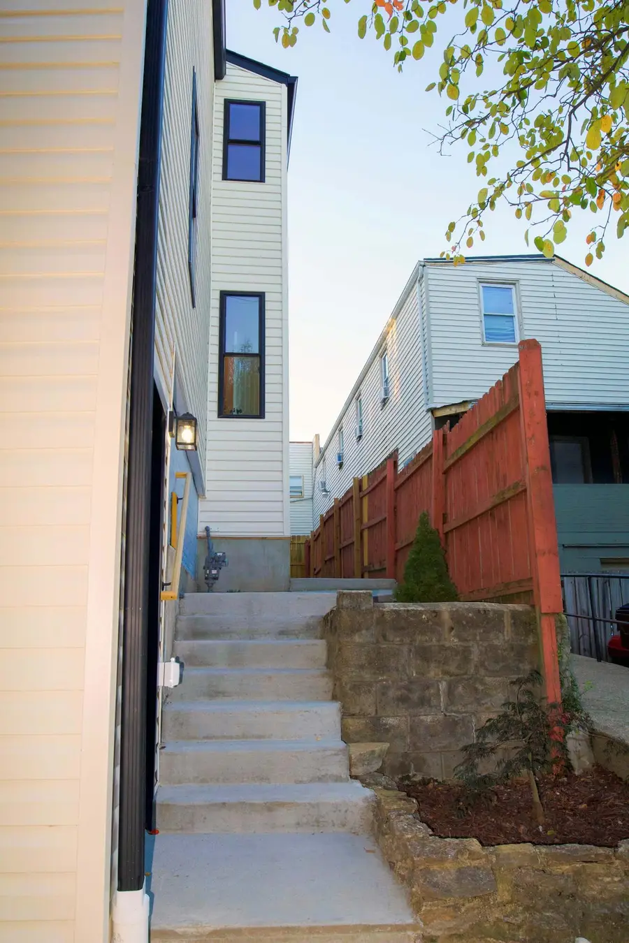 646 W 11th Street, Covington, KY 41011 - #3