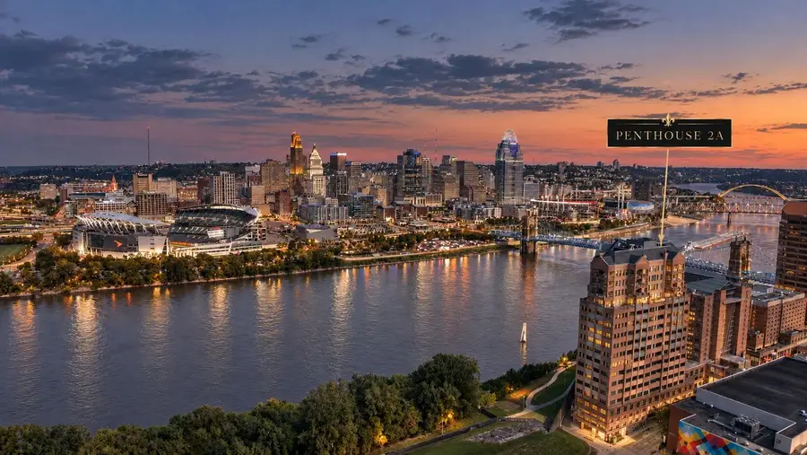 100 W Rivercenter Boulevard #PH2A, Covington, KY 41011 - #2