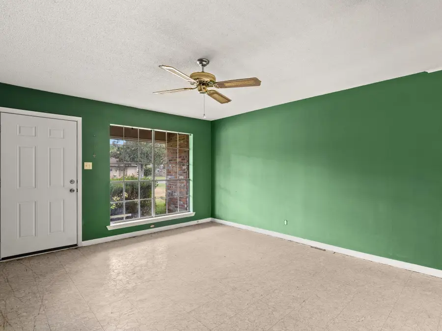 138 Powell Dr, Leesville, LA 71446 - #2