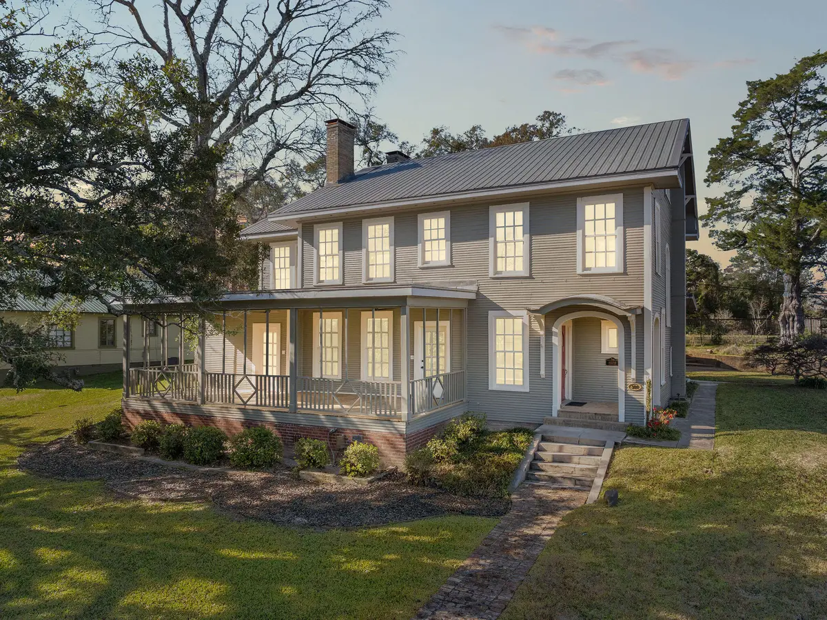 300 8th, Leesville, LA 71446 - #1