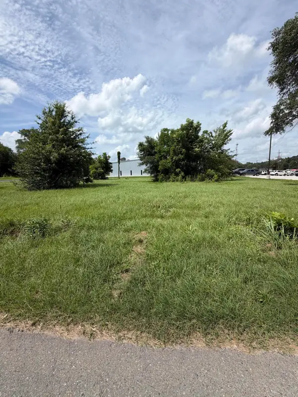 4th, Leesville, LA 71446