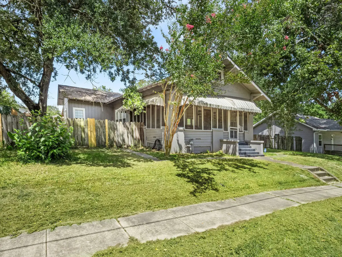 204 N 1st, Leesville, LA 71446 - #1