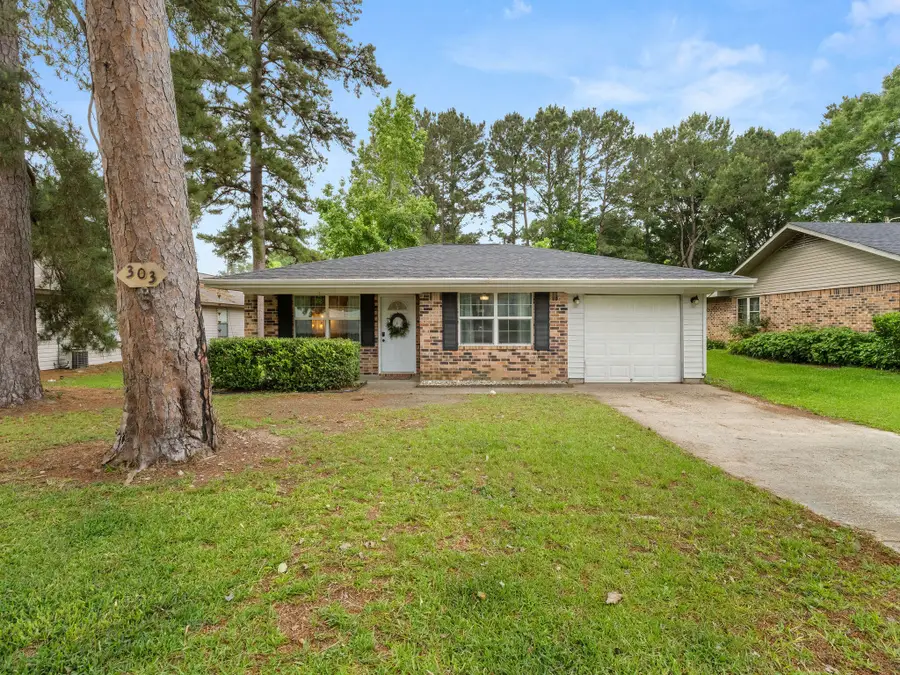 303 Lake Street, New Llano, LA 71461 - #2