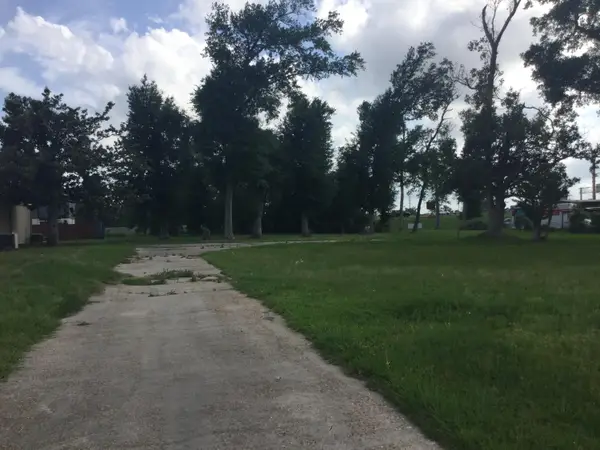 1802 E Prien Lake, Lake Charles, LA 70601