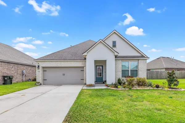 3196 Crest Ln, Lake Charles, LA 70607