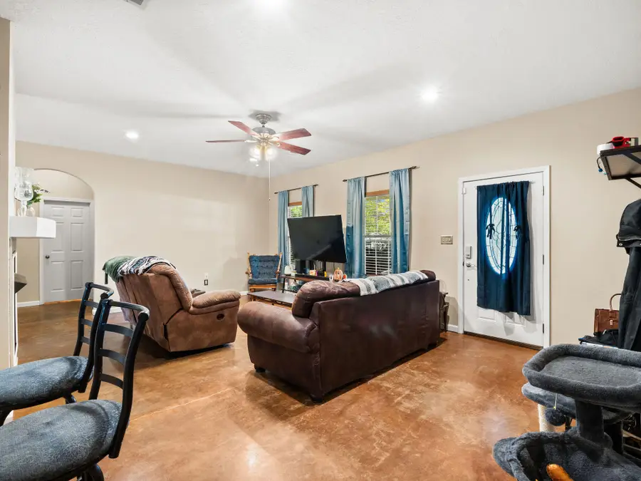 710 S Division St, Deridder, LA 70634 - #3