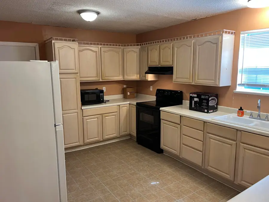 1007 Pinckney Ave, Leesville, LA 71446 - #2