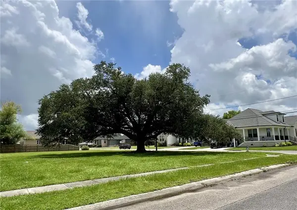 7205 Easy Street, Arabi, LA 70032