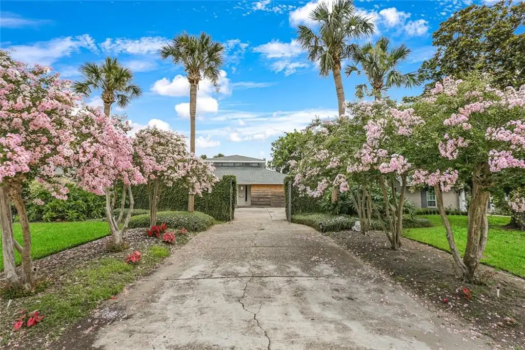 141 Meadowbrook Drive, Gretna, LA 70056 - Image #1