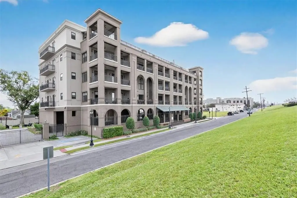 504 1st Street #204, Gretna, LA 70053 - Image #1