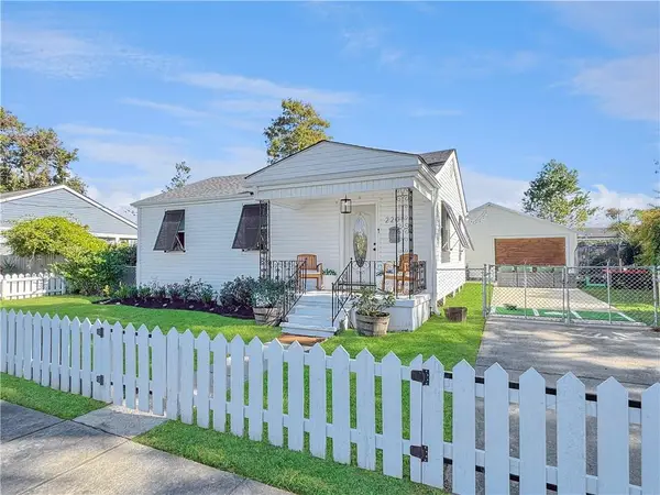 2201 Lloyds Avenue, Chalmette, LA 70043