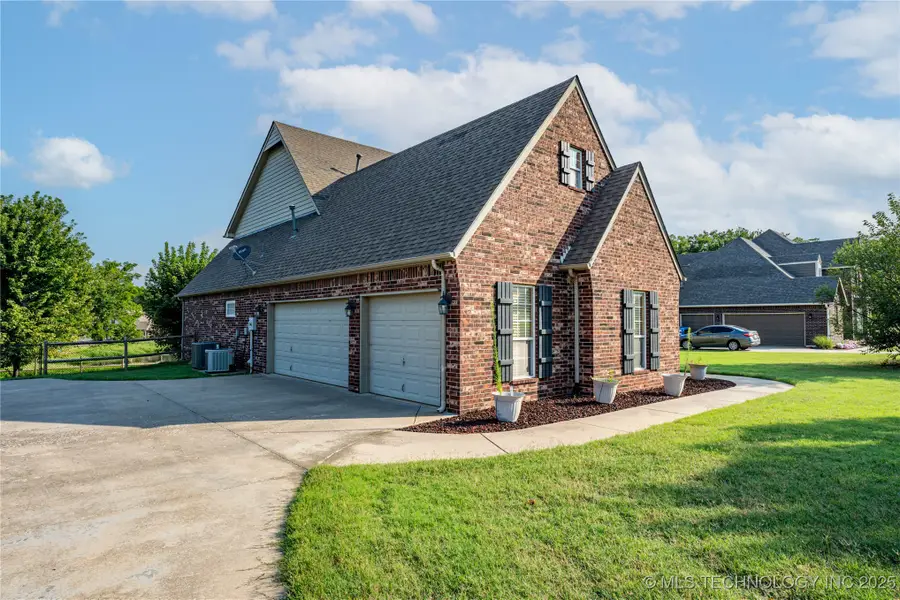 706 S Tallchief Avenue, Skiatook, OK 74070 - #2