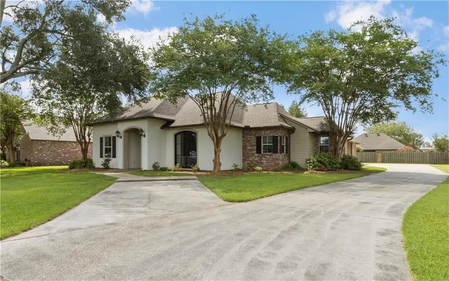 38173 S Lakeview Drive, Prairieville, LA 70769 - #2
