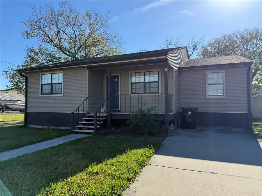 204 E Urquhart Street, Chalmette, LA 70043 - Image #2