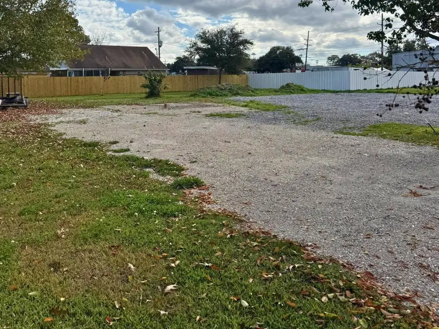 801 E Judge Perez Drive, Chalmette, LA 70043 - Image #2