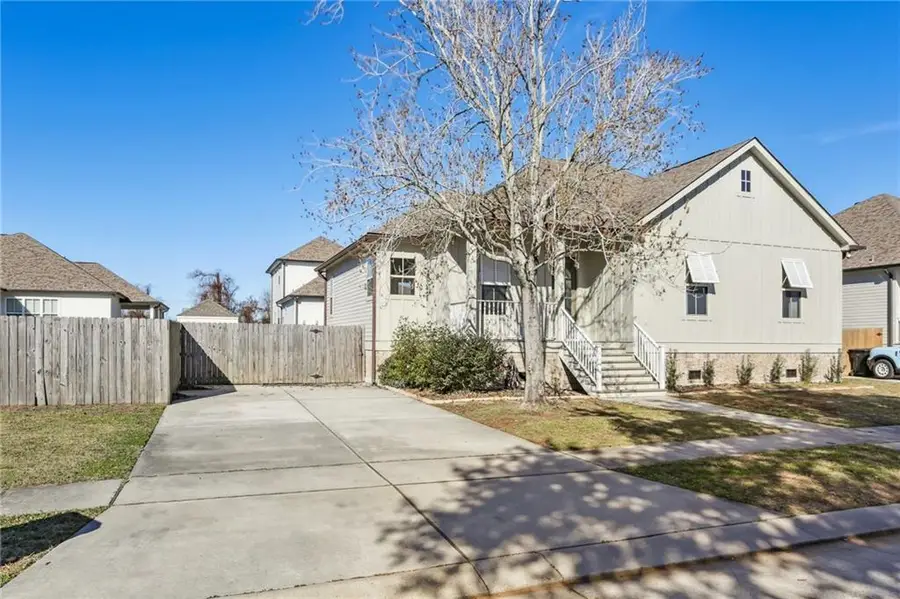 3828 Dominique Drive, Chalmette, LA 70043 - #2