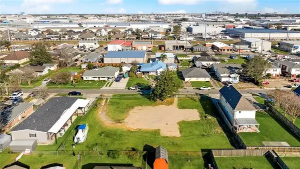 668 Oak Avenue, Harahan, LA 70123