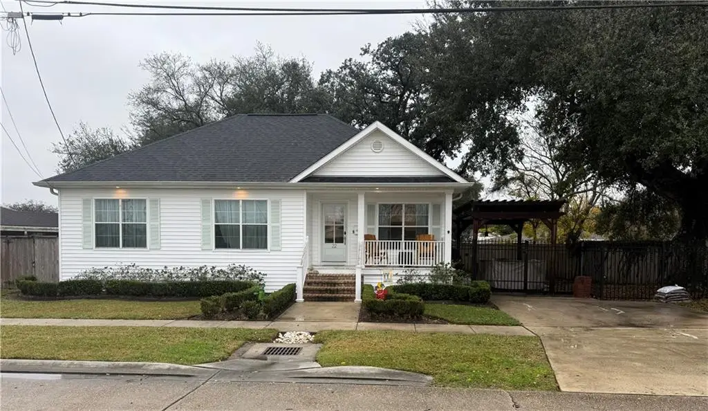 22 Creagan Avenue, Gretna, LA 70053 - Image #1