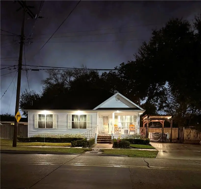 22 Creagan Avenue, Gretna, LA 70053 - Image #2