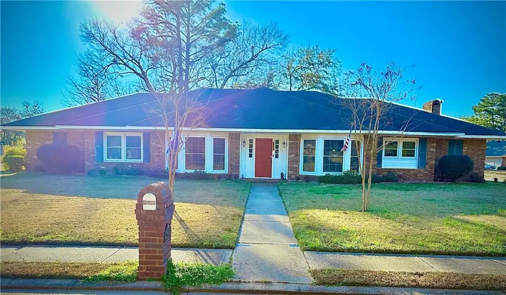 4800 Westgarden Boulevard, Alexandria, LA 71303 - #1