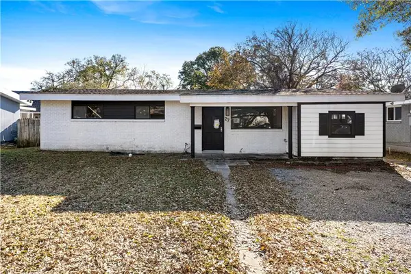 27 Canberra Court, Metairie, LA 70003