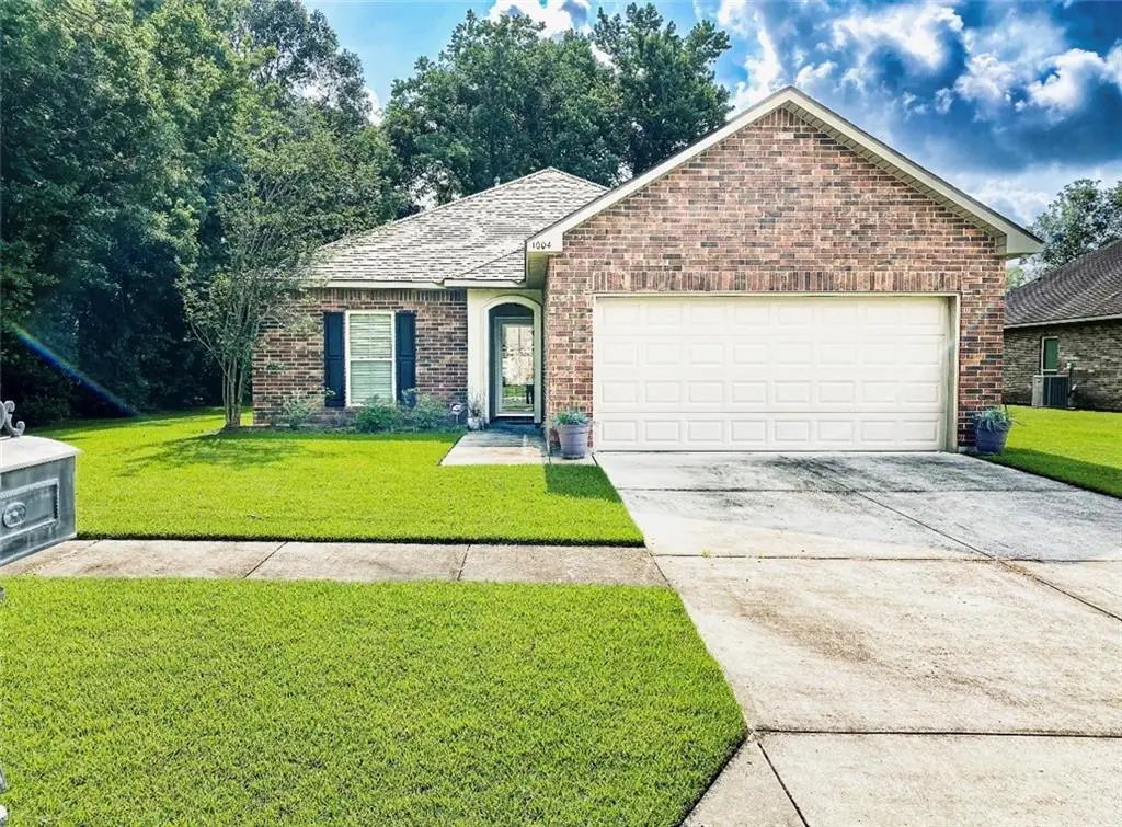 1004 S Sanctuary Avenue, Gonzales, LA 70737 - #1