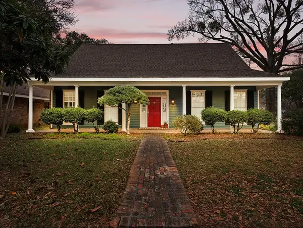 220 Garden Road, River Ridge, LA 70123