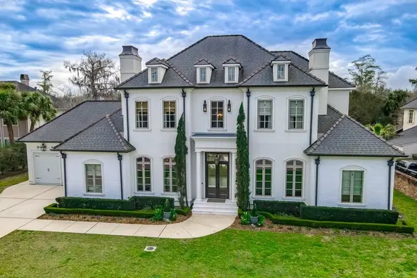 208 Forest Oaks Drive, New Orleans, LA 70131