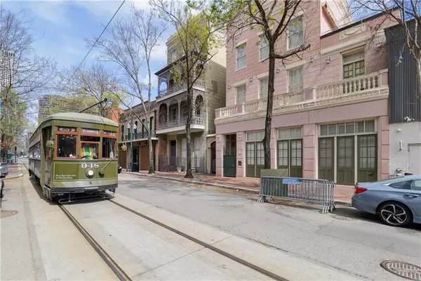 828 St Charles Avenue #4, New Orleans, LA 70130