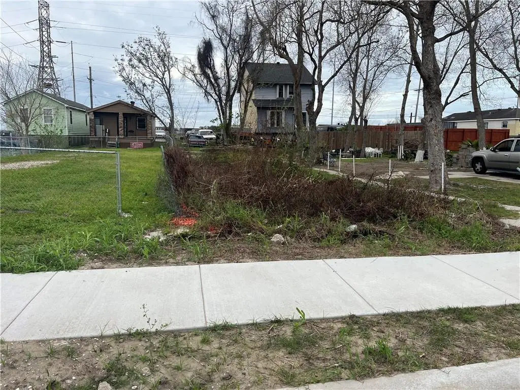 3011 Laussat Place, New Orleans, LA 70117 - #1