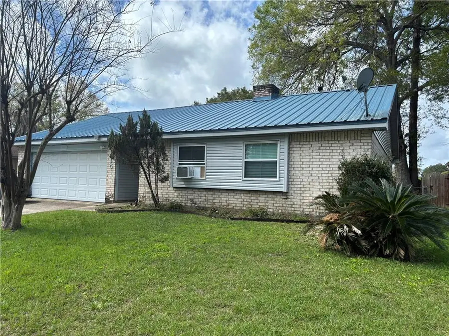 215 E Queens Drive, Slidell, LA 70458 - #2