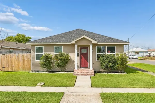 700 Estalote Avenue, Harvey, LA 70058