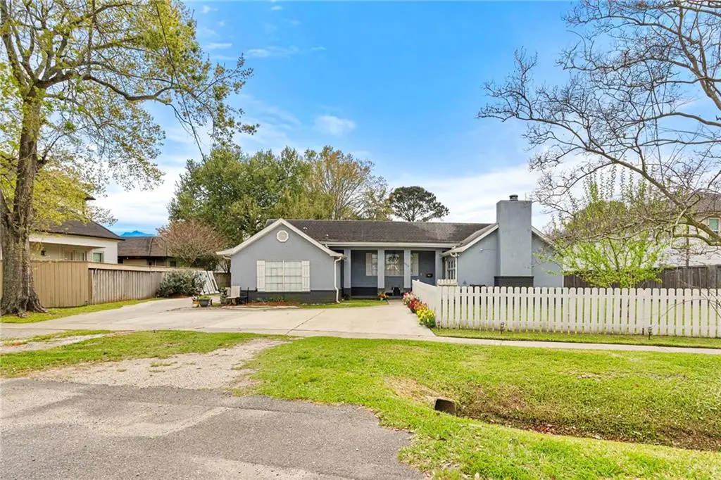 8250 Jefferson Highway, Harahan, LA 70123 - #1