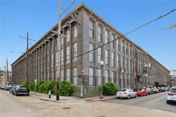 920 Poeyfarre Street #203, New Orleans, LA 70130