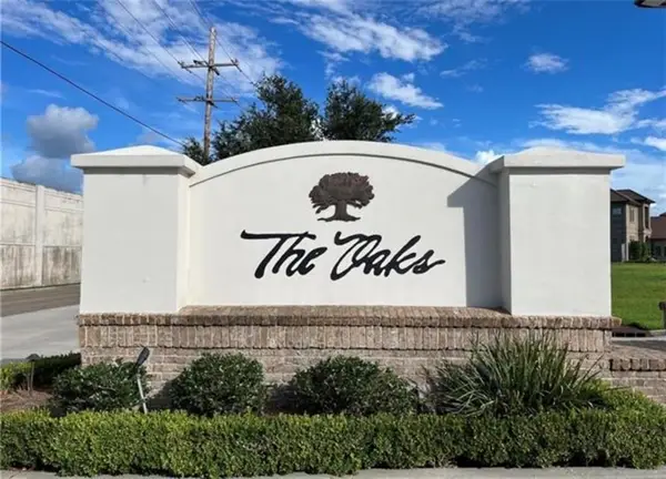 126 Oak Tree Drive, New Orleans, LA 70124
