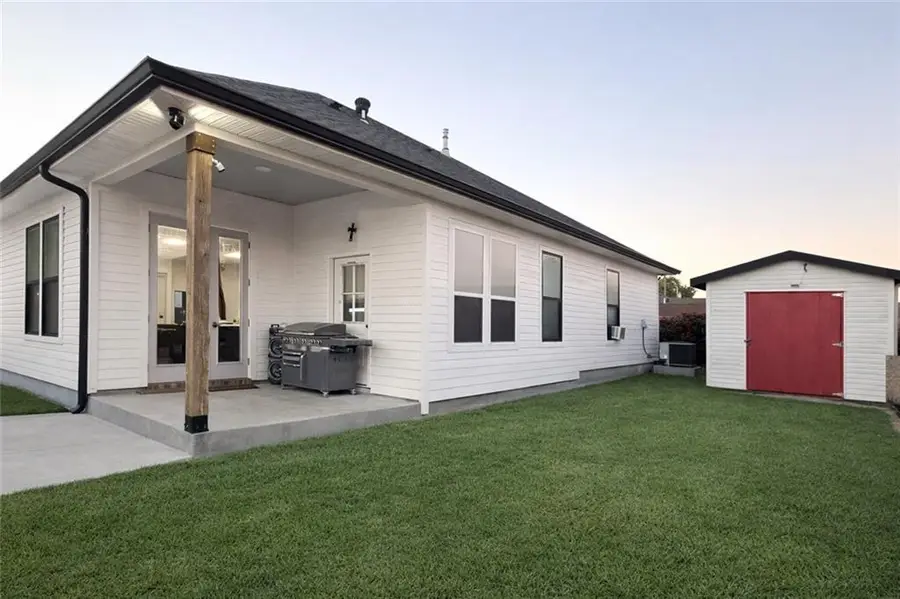 2408 Lloyds Avenue, Chalmette, LA 70043 - #2