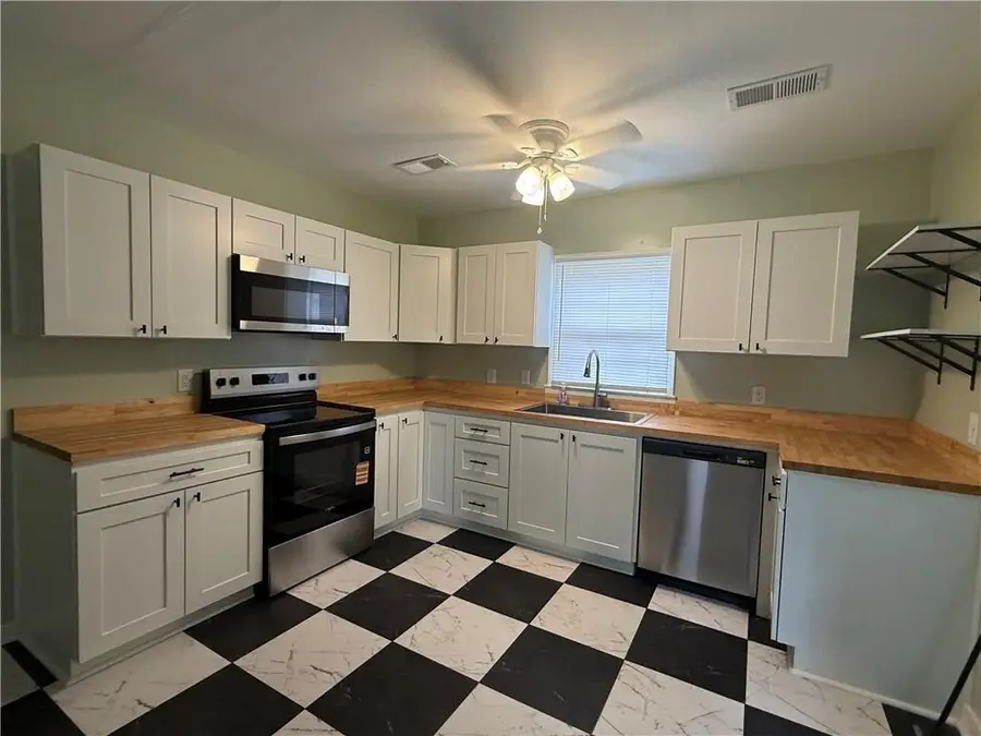 514 Corrine Street, Pineville, LA 71360 - #3