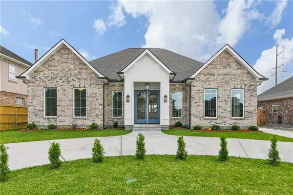 1105 Lake Frances Drive, Gretna, LA 70056