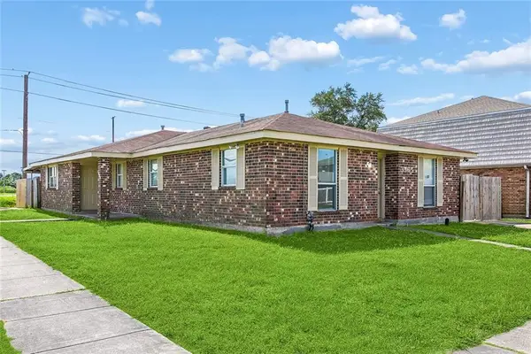 8600 Patricia / 3565 Kings Drive, Chalmette, LA 70043