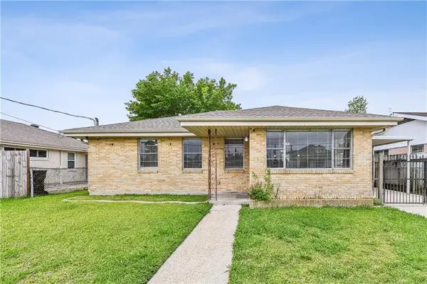 2338 Corinne Drive, Chalmette, LA 70043