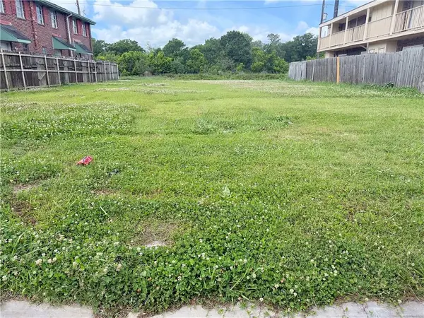 4144 Lac Bienville Drive, Harvey, LA 70058