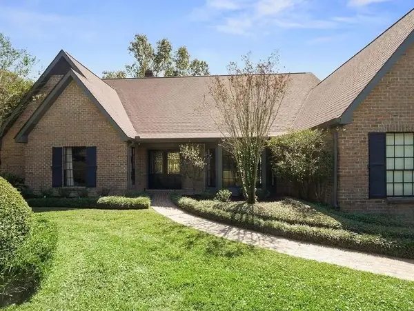 105 W Ruelle Drive, Mandeville, LA 70471