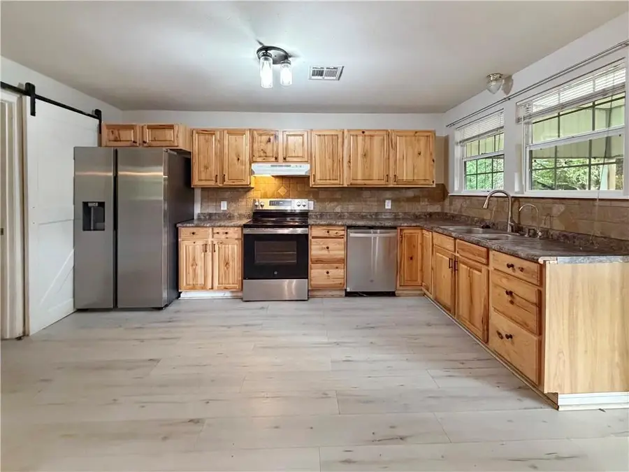 6949 Highway 8, Leesville, LA 71446 - #3