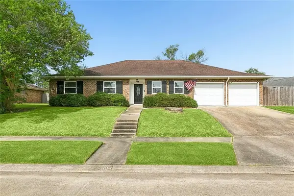804 Glencove Lane, Terrytown, LA 70056