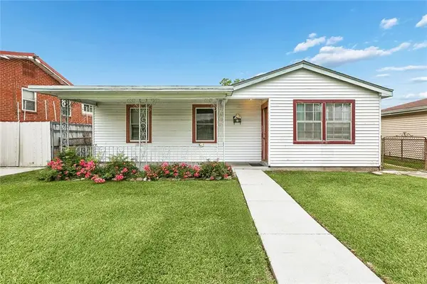 52 Creagan Avenue, Gretna, LA 70053