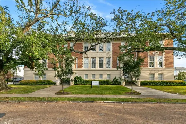 800 N Rendon Street #102, New Orleans, LA 70119