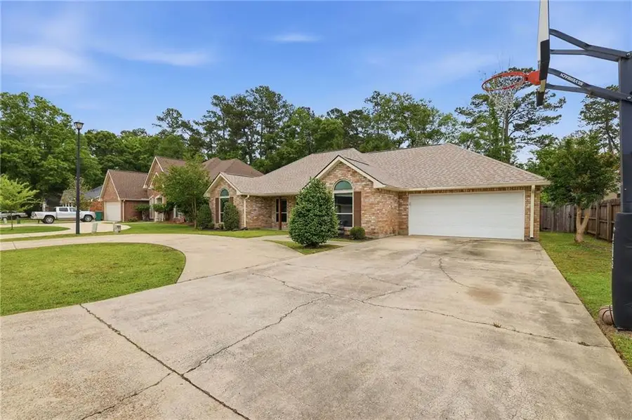 30184 Pine Oak Drive, Albany, LA 70711 - #3