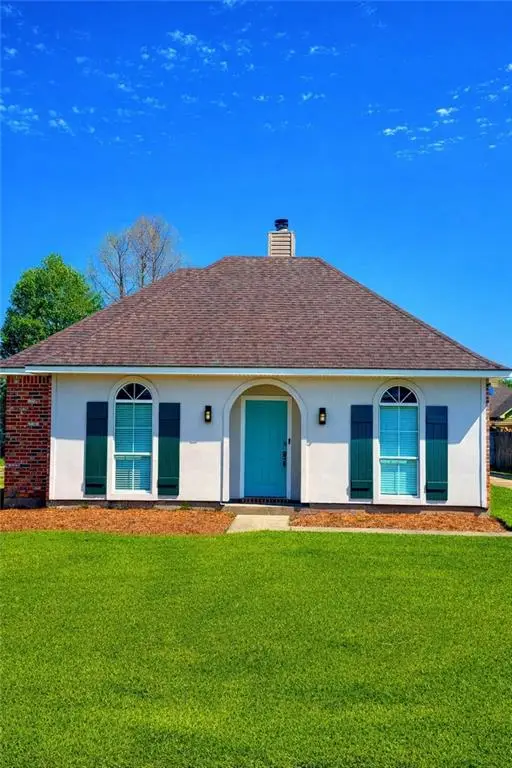 17361 Lake Iris Avenue, Baton Rouge, LA 70817