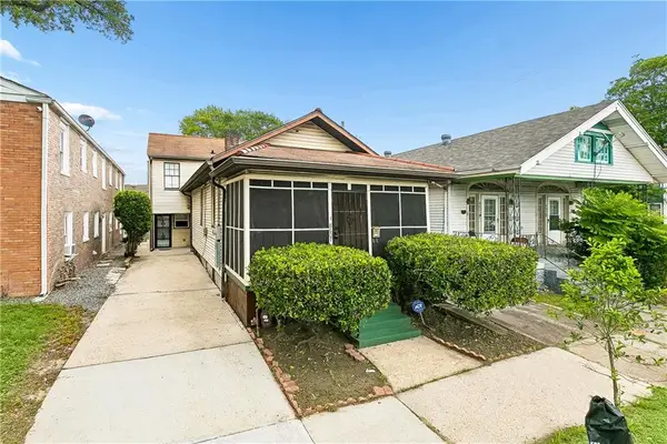 8607 S Claiborne Avenue, New Orleans, LA 70118
